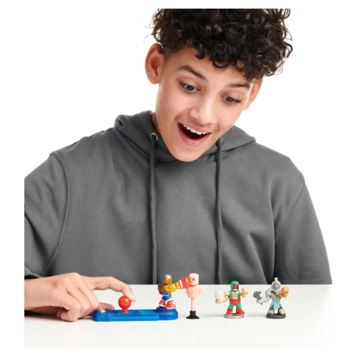 Akedo - Starter pack - Set de 3 figuras con mando (varios modelos)