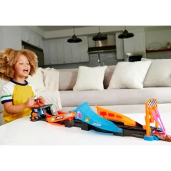 Disney - Cars - Pista de coches de juguete que brilla en la oscuridad, incluye 2 vehículos ㅤ