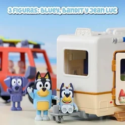 Famosa - Bluey - Vehículo de vacaciones con tablas de surf y figurita articulada ㅤ