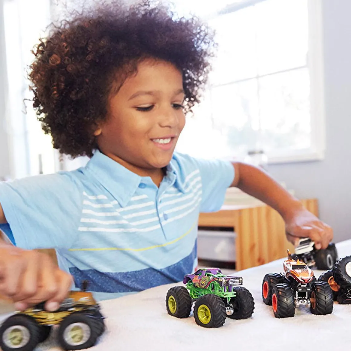 Hot Wheels - Monster Truck Vehículo Básico 1:64 (varios modelos)